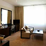 Maximilian 4*
