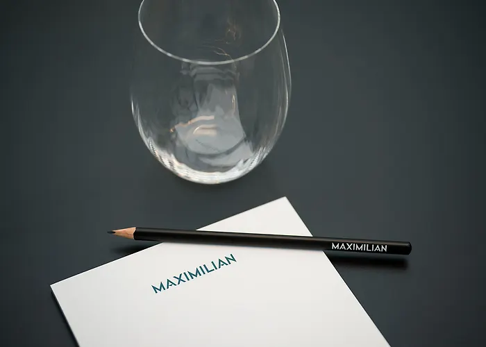 Maximilian فندق