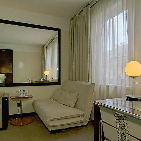 Maximilian 4* Prague