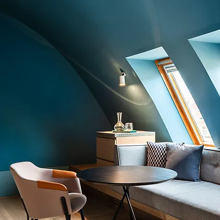 Maximilian 4* Prague